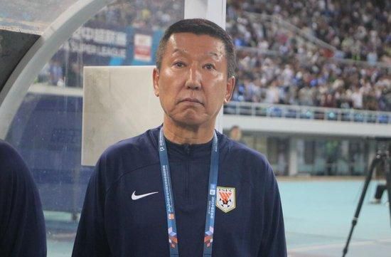 女人扒开腿让男人爽桶